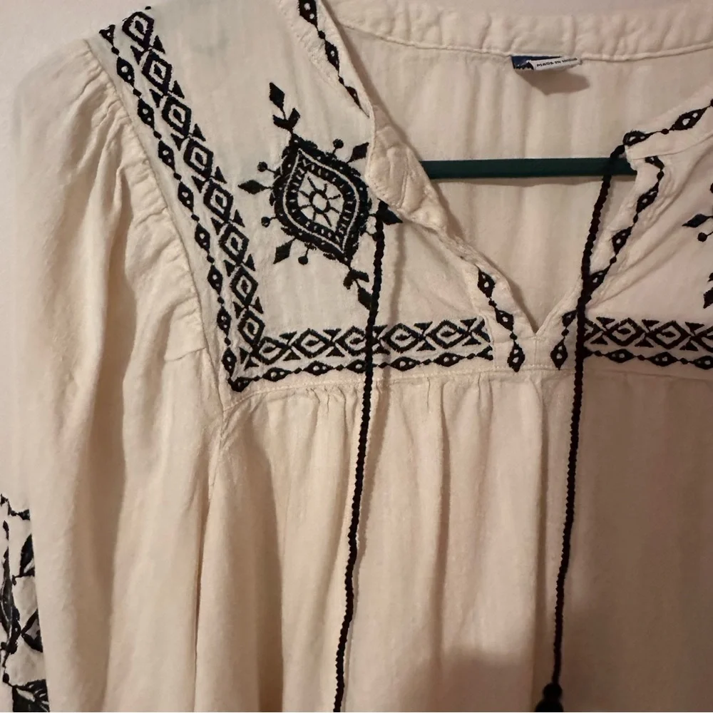 Old Navy‎ Cream Embroidered 3/4 Sleeve Blouse - Picture 2 of 13